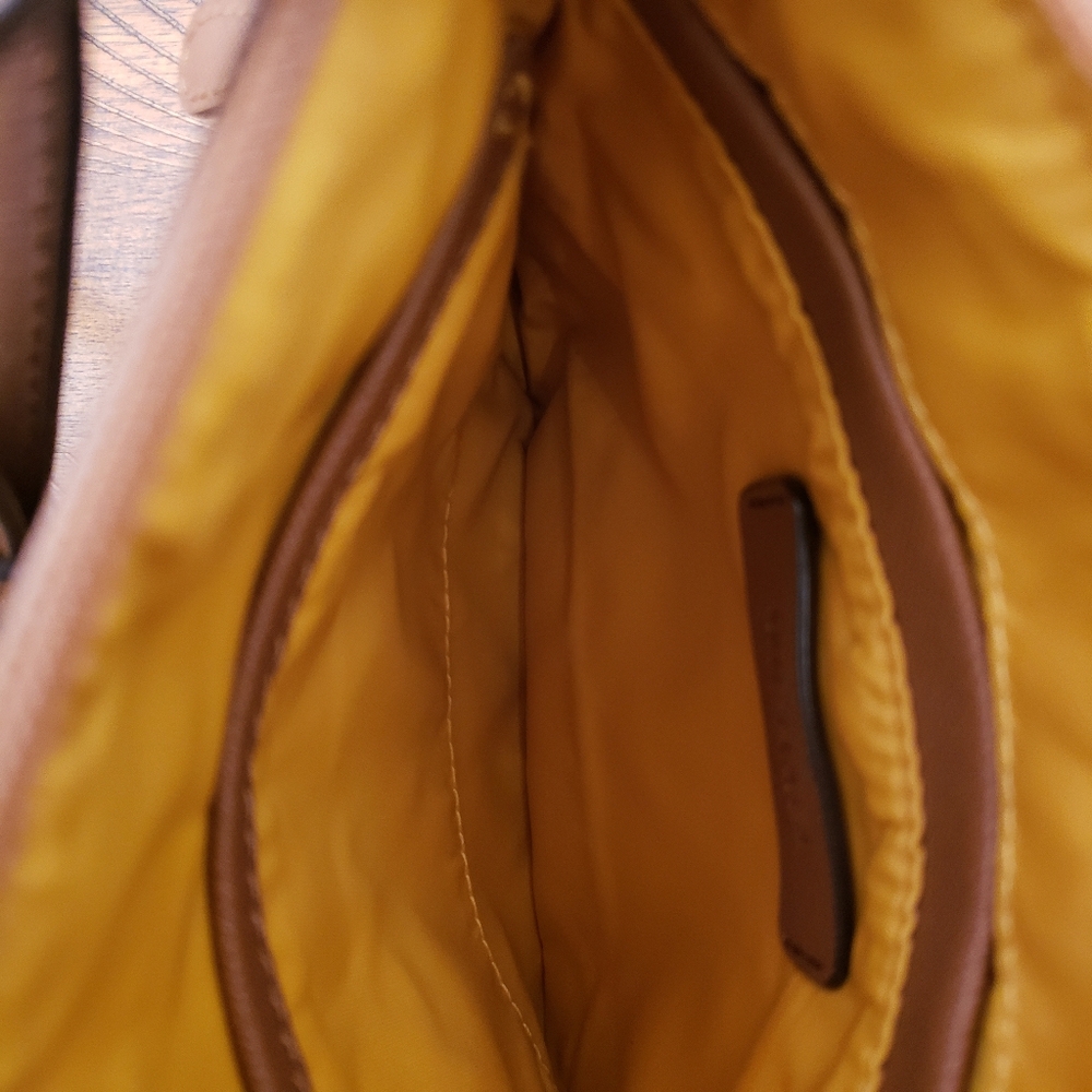 Michael Kors Crossbody - Picture 3 of 11